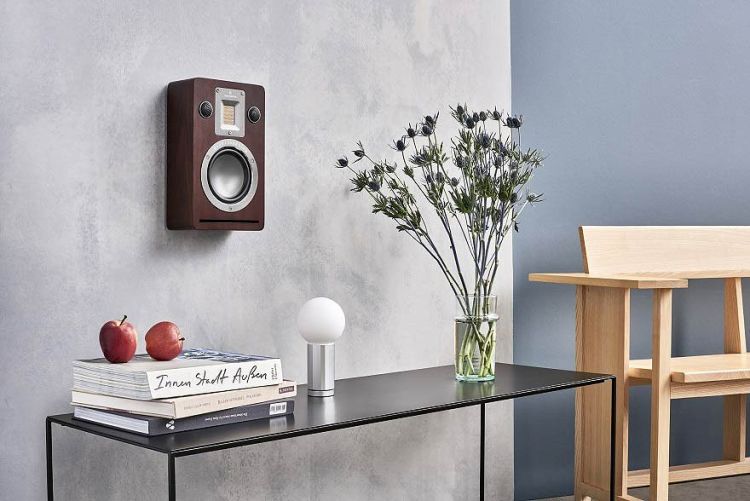 Audiovector QR Wall (Walnut)